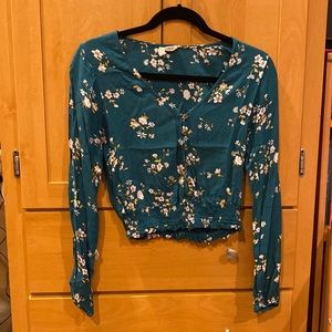 Cropped long sleeve shirt